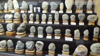Illustration for article titled Wonderfully Odd Japanese Museum Has "Face Rocks"